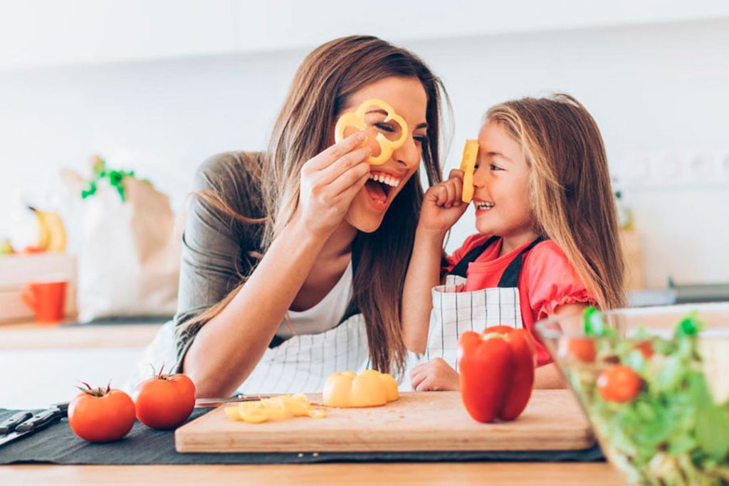 Qué enseñar a los niños para que aprendan a comer sano